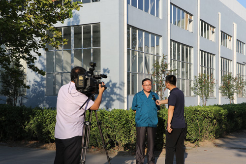 木門(mén)廠家金馬首，德州電視臺(tái)采訪