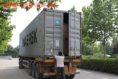 木門廠家金馬首加拿大谷倉門裝車完畢