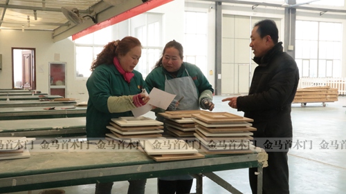 誠誠懇懇做產品山東實木門生產廠家金馬首受消費者喜愛 誠誠懇懇做產品山東實木門生產廠家金馬首受消費者喜愛